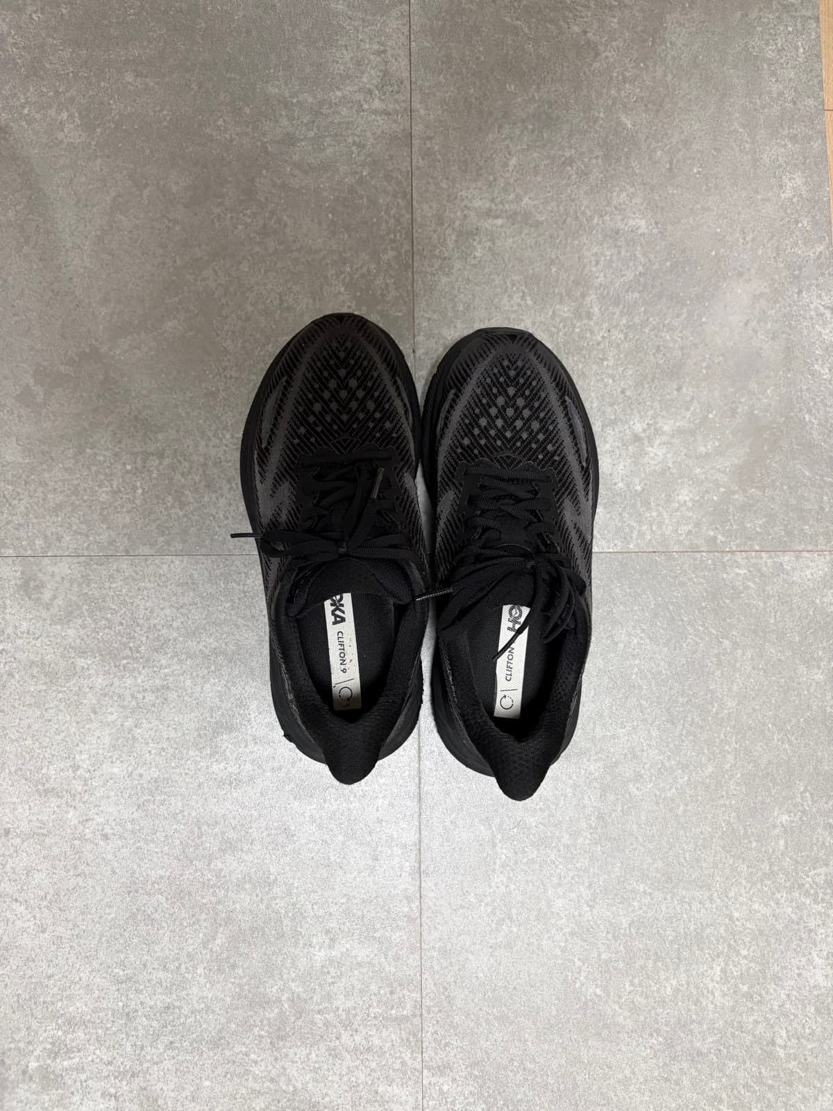 HOKA CLIFTON 9 実物写真 2